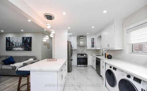Photo 2 at 7 Ellie Drive, Woburn, Toronto