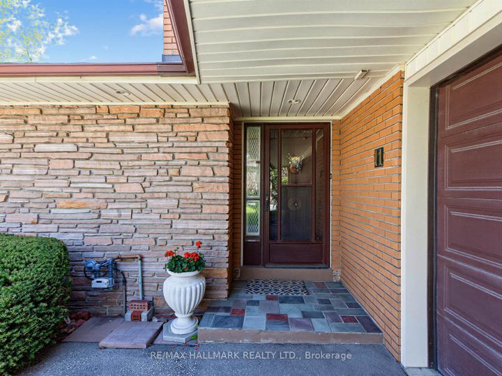Photo 1 at 11 Sutcliffe Drive, Bayview Village, Toronto