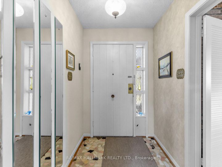 Photo 2 at 11 Sutcliffe Drive, Bayview Village, Toronto