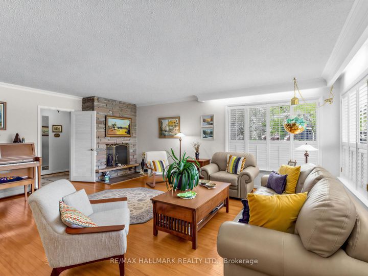 Photo 4 at 11 Sutcliffe Drive, Bayview Village, Toronto