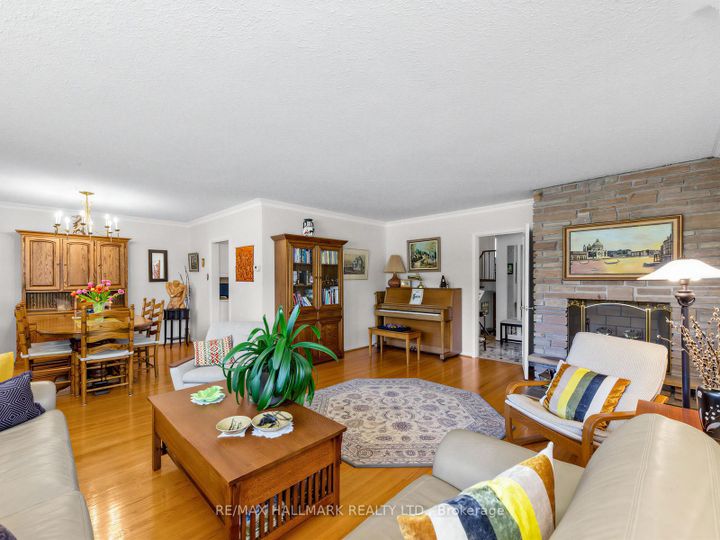 Photo 6 at 11 Sutcliffe Drive, Bayview Village, Toronto