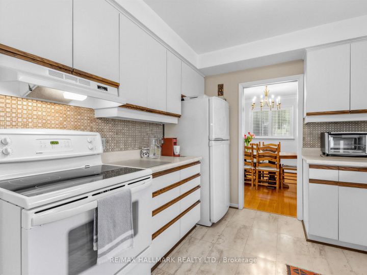 Photo 8 at 11 Sutcliffe Drive, Bayview Village, Toronto