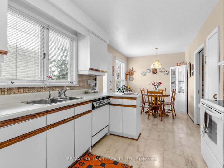 Photo 9 at 11 Sutcliffe Drive, Bayview Village, Toronto