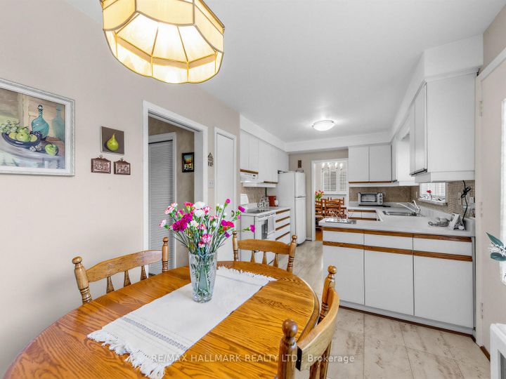 Photo 11 at 11 Sutcliffe Drive, Bayview Village, Toronto