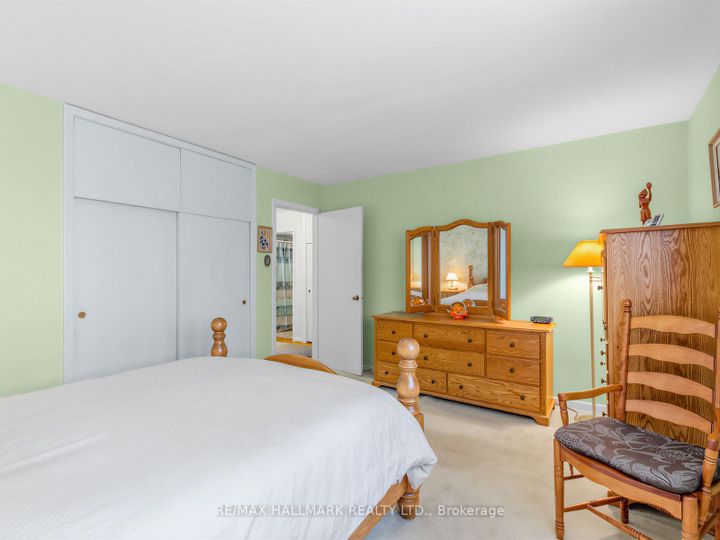 Photo 15 at 11 Sutcliffe Drive, Bayview Village, Toronto