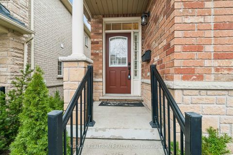 Photo 2 at 14 - 578 Tapestry Lane, Wyndham, Newmarket