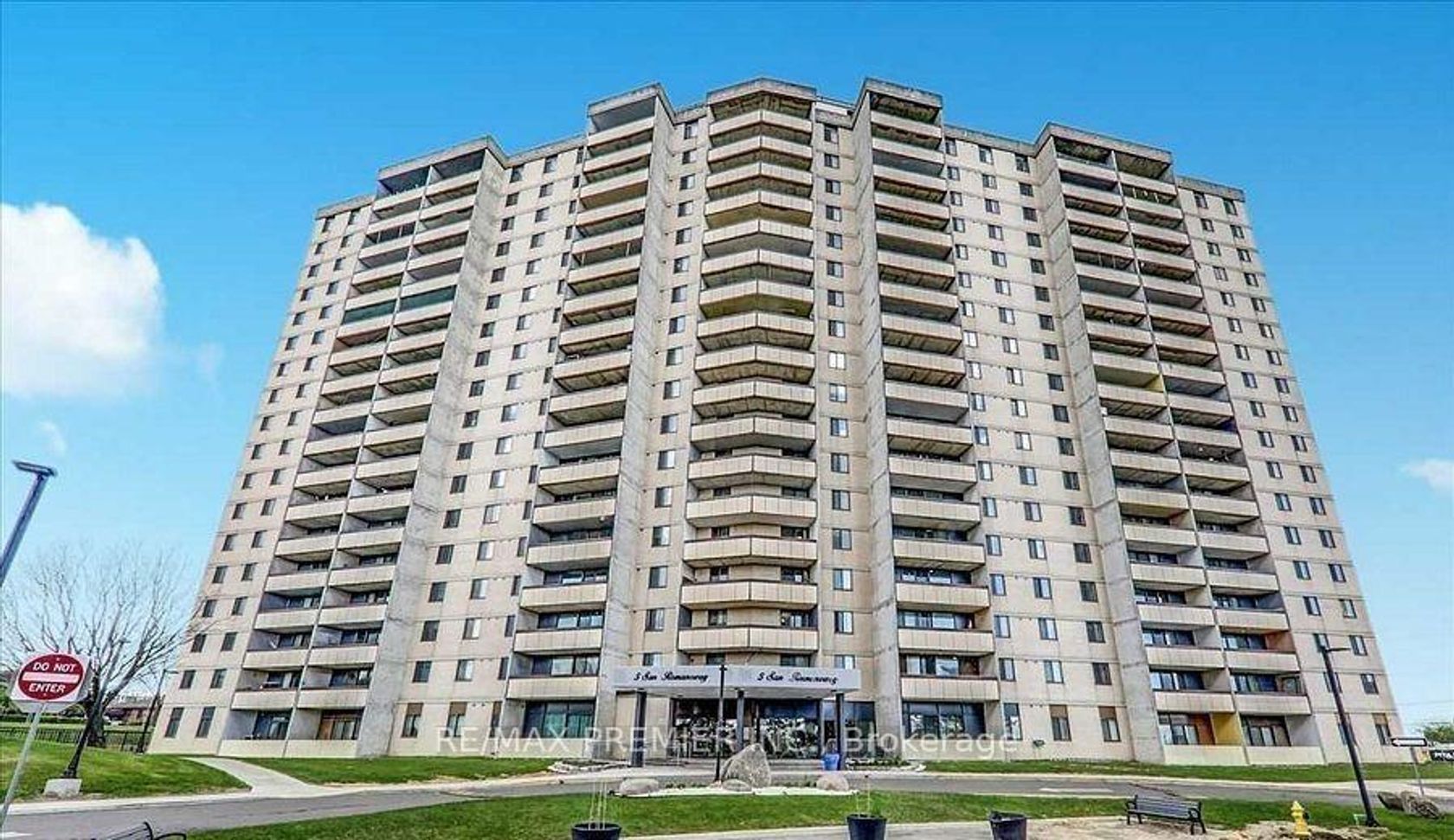 705 - 5 San Romano Way, Black Creek, Toronto photo number 2