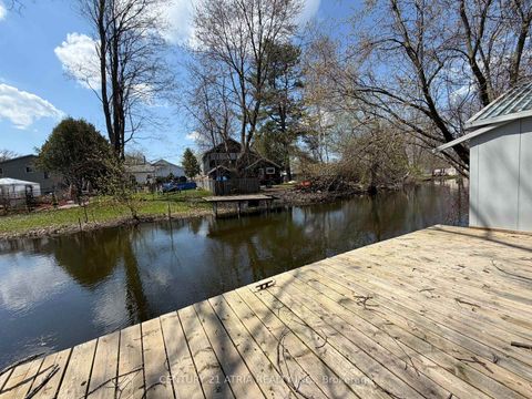 Photo 1 at 27 Waterbend Drive, Keswick South, Georgina