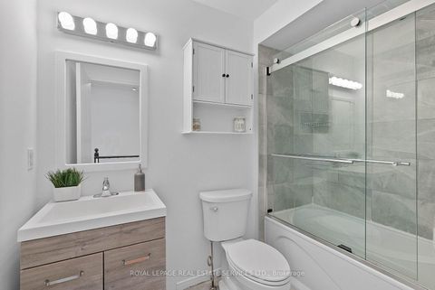 Photo 25 at 207 - 262 St Helens Avenue, Dufferin Grove, Toronto
