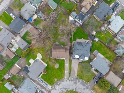 Photo 4 at 9 Camborne Avenue, CFB, Toronto