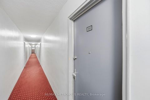 Photo 2 at 205 - 5877 Bathurst Street, Newtonbrook West, Toronto
