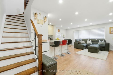 Photo 4 at 205 - 5877 Bathurst Street, Newtonbrook West, Toronto