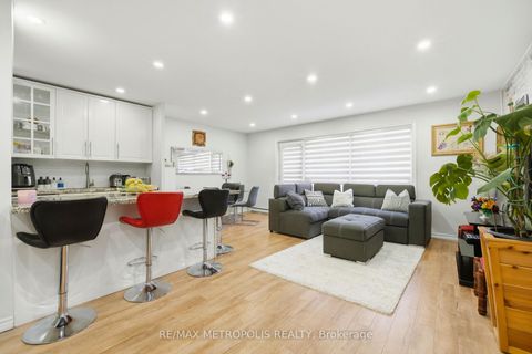 Photo 7 at 205 - 5877 Bathurst Street, Newtonbrook West, Toronto