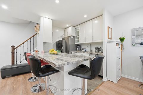 Photo 12 at 205 - 5877 Bathurst Street, Newtonbrook West, Toronto