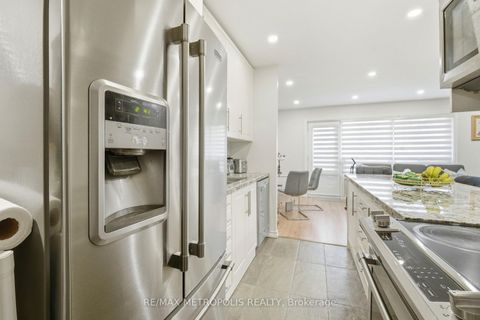 Photo 15 at 205 - 5877 Bathurst Street, Newtonbrook West, Toronto