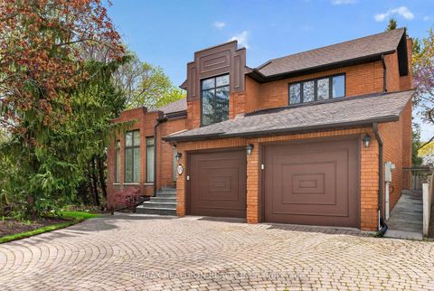 Photo 1 at 15 Sunforest Court, Newtonbrook West, Toronto