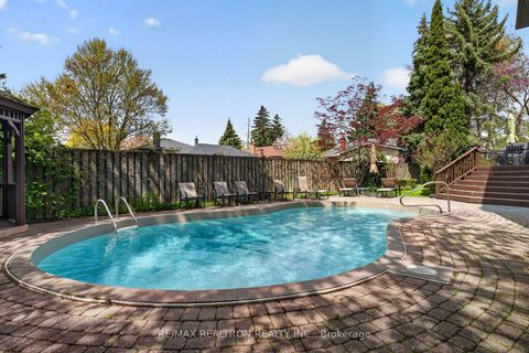 Photo 3 at 15 Sunforest Court, Newtonbrook West, Toronto