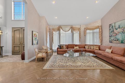 Photo 10 at 15 Sunforest Court, Newtonbrook West, Toronto