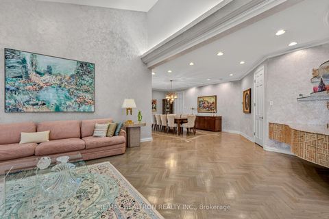 Photo 11 at 15 Sunforest Court, Newtonbrook West, Toronto
