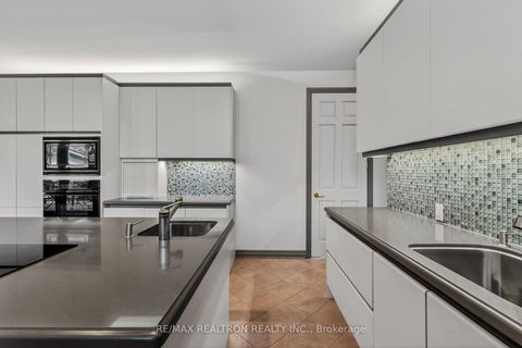 Photo 26 at 15 Sunforest Court, Newtonbrook West, Toronto