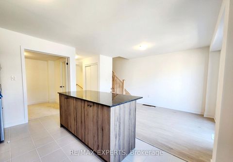 Photo 4 at 32 Silo Mews, Rural Barrie Southeast, Barrie