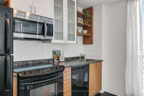 Photo 10 at 727 - 600 Fleet Street, Niagara, Toronto