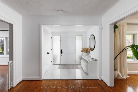 Photo 2 at 35 Bywood Drive, Rosethorn, Toronto