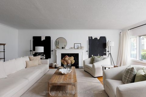 Photo 3 at 35 Bywood Drive, Rosethorn, Toronto
