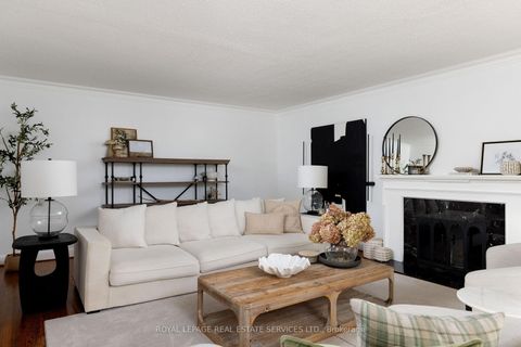 Photo 4 at 35 Bywood Drive, Rosethorn, Toronto