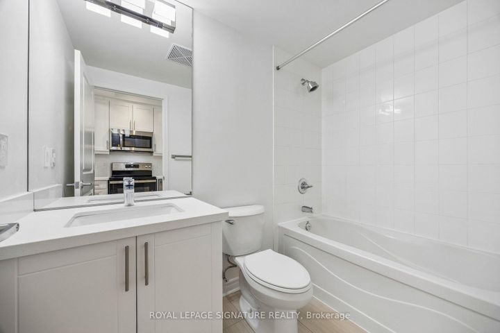 Photo 10 at 203 - 2885 Bayview Avenue, Bayview Village, Toronto