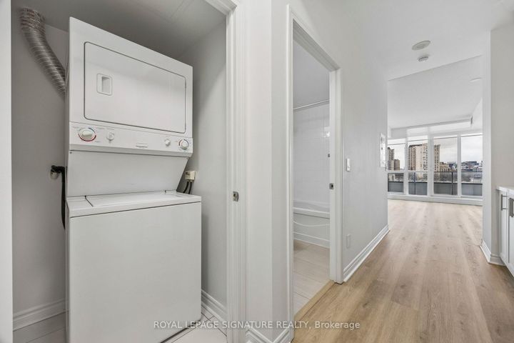 Photo 12 at 203 - 2885 Bayview Avenue, Bayview Village, Toronto