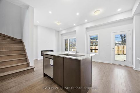 Photo 10 at 91 Danielle Moore Circle, Bendale, Toronto