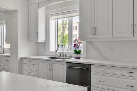 Photo 15 at 80 Lynnhaven Road, Lawrence, Toronto