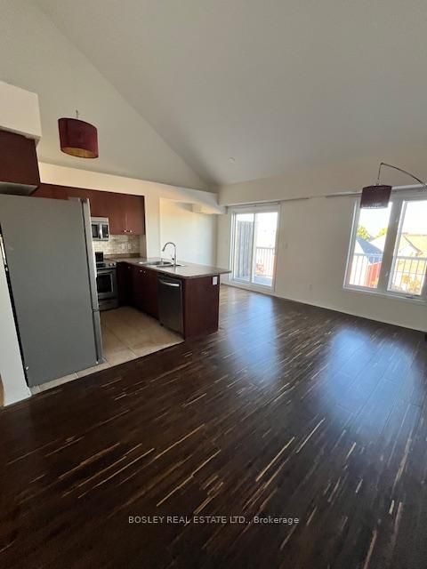 Photo 2 at 11 - 647 C Warden Avenue, Birchmount, Toronto