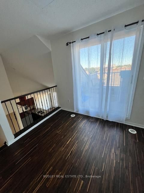 Photo 6 at 11 - 647 C Warden Avenue, Birchmount, Toronto