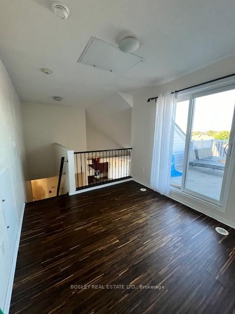 Photo 7 at 11 - 647 C Warden Avenue, Birchmount, Toronto