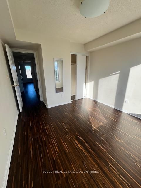 Photo 11 at 11 - 647 C Warden Avenue, Birchmount, Toronto