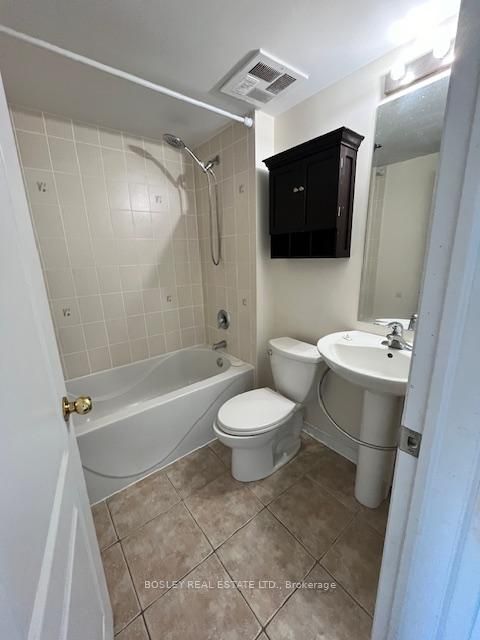 Photo 15 at 11 - 647 C Warden Avenue, Birchmount, Toronto