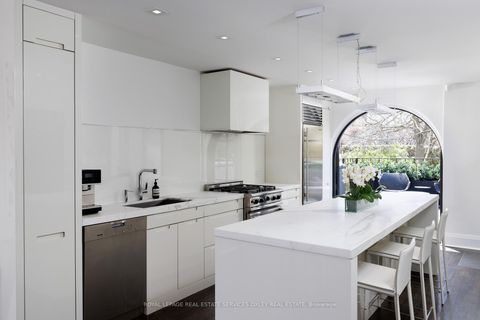 Photo 6 at 42 Rowanwood Avenue, Moore Park, Toronto