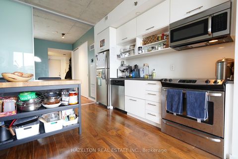 Photo 6 at 423 - 32 Trolley Crescent, Moss Park, Toronto