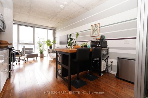 Photo 7 at 423 - 32 Trolley Crescent, Moss Park, Toronto