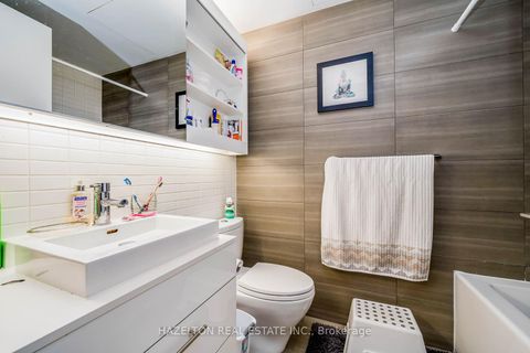 Photo 11 at 423 - 32 Trolley Crescent, Moss Park, Toronto