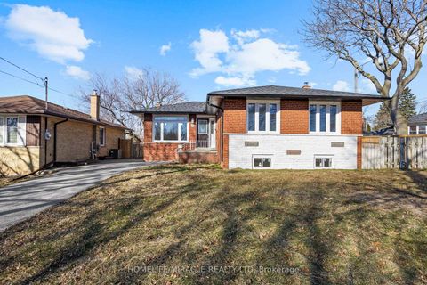 Photo 2 at 46 Flintwick Drive, Bendale, Toronto