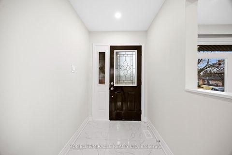 Photo 4 at 46 Flintwick Drive, Bendale, Toronto