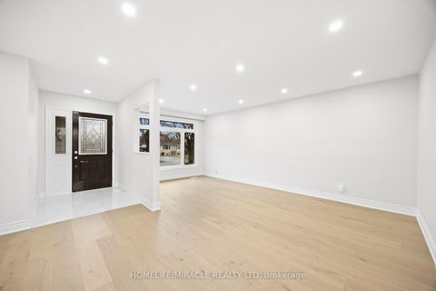 Photo 5 at 46 Flintwick Drive, Bendale, Toronto