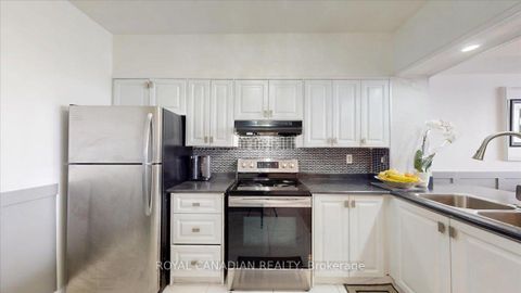Photo 6 at 1011 - 410 Mclevin Avenue, Malvern, Toronto