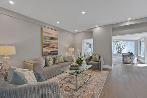 Photo 1 at 33 Bellehaven Crescent, Scarborough Village, Toronto
