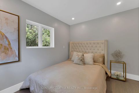 Photo 11 at 33 Bellehaven Crescent, Scarborough Village, Toronto