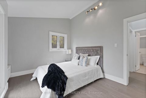 Photo 18 at 33 Bellehaven Crescent, Scarborough Village, Toronto