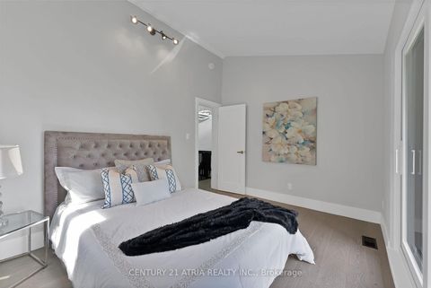 Photo 19 at 33 Bellehaven Crescent, Scarborough Village, Toronto